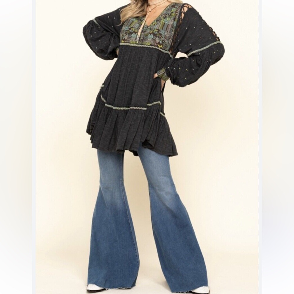 ⭐️NWT Free People Much Love Embroidered Tunic Top⭐️